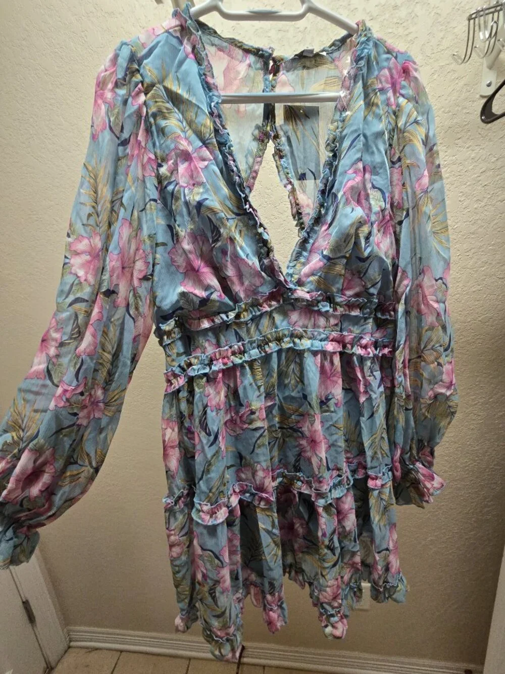 Plus size Ruffles mini dress - Picture 6 of 6